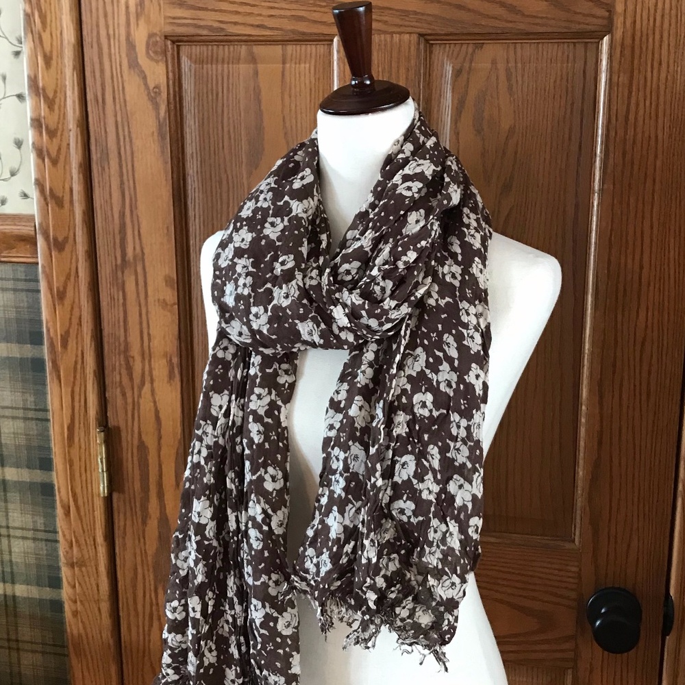 American Eagle Women's Floral Print Scarf